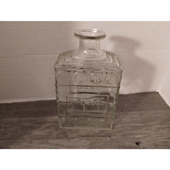 Vintage IW Harper Kentucky Bourbon Whiskey Glass Decanter Bar Bottle - Picture 4 of 9